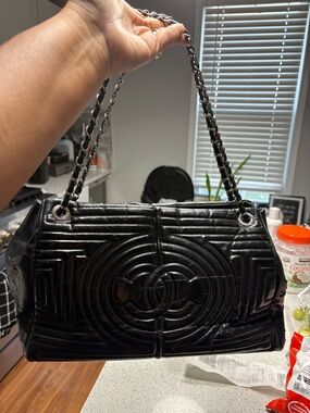CHANEL Black Quilted Chain-Handle Shoulder Bag